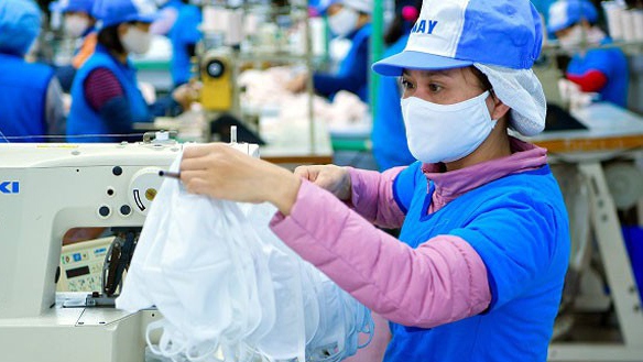 Vietnam records sharp decline in medical mask exports